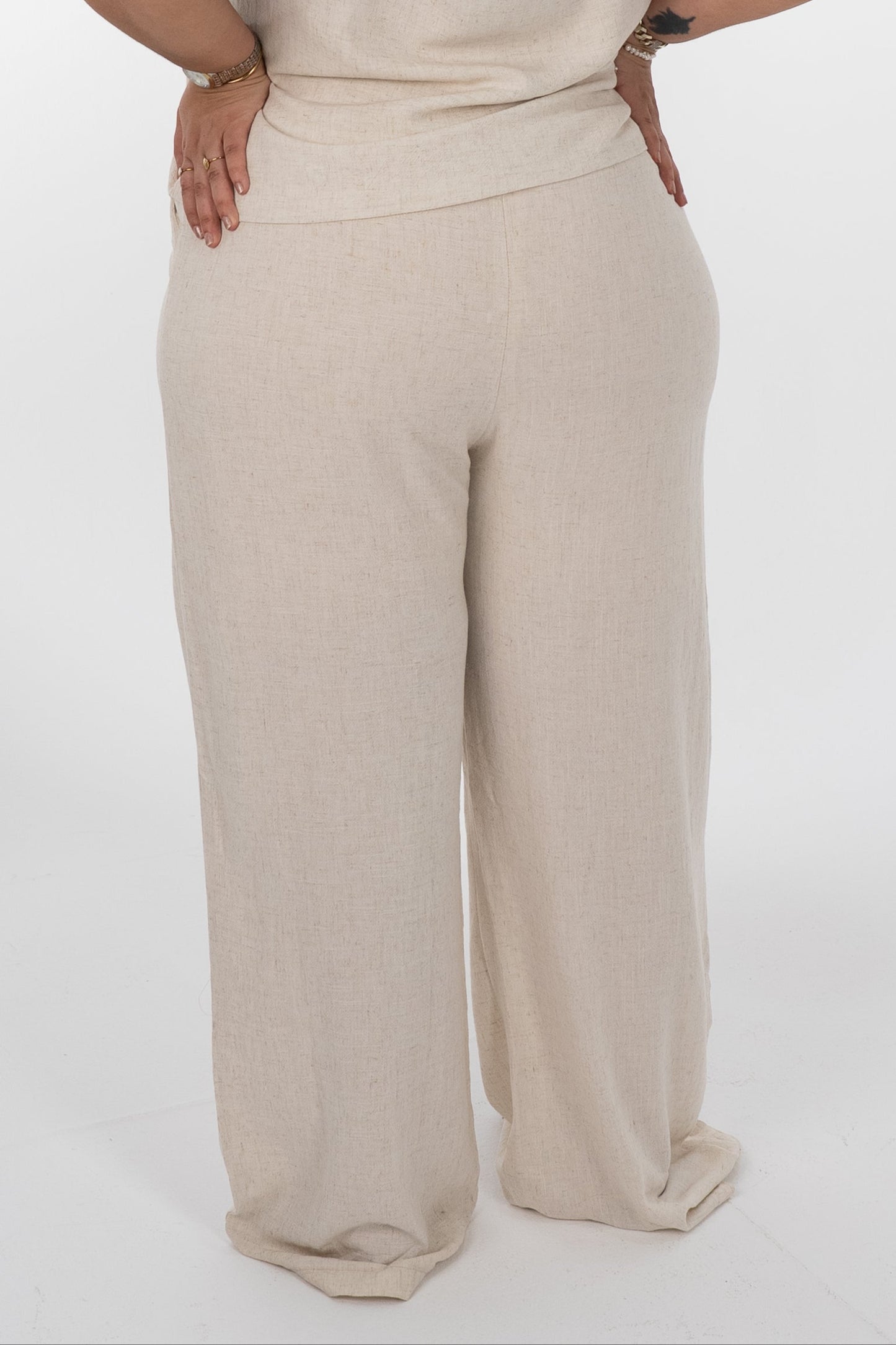 Blended Linen Wide-Leg Trouser in Beige